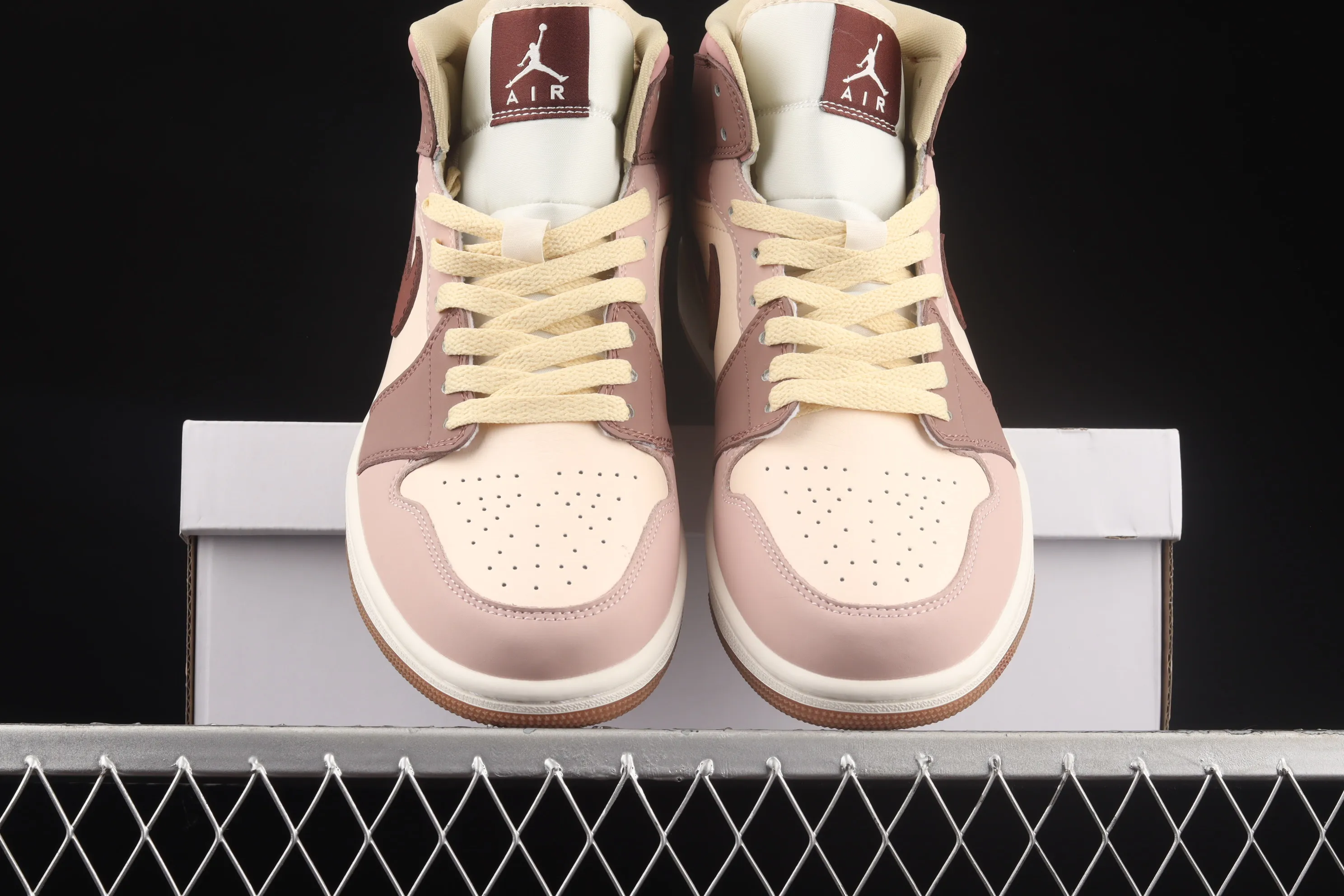 All categories Air Jordan Jordan series basketball shoes Air Jordan 1 Mid Different versions Air Jordan 1 Mid AJ1 Joe 1 smoke gray purple red red bean Chinese basketball shoes DO7440-821